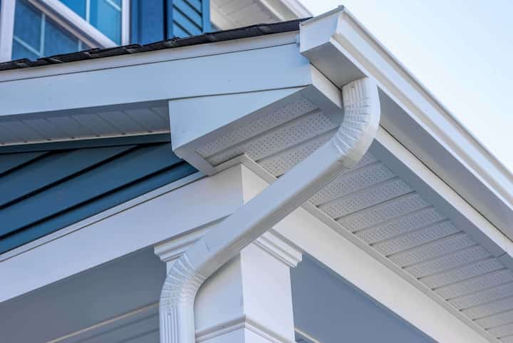 Low-maintenance vinyl gutters for rainwater management in St. Petersburg